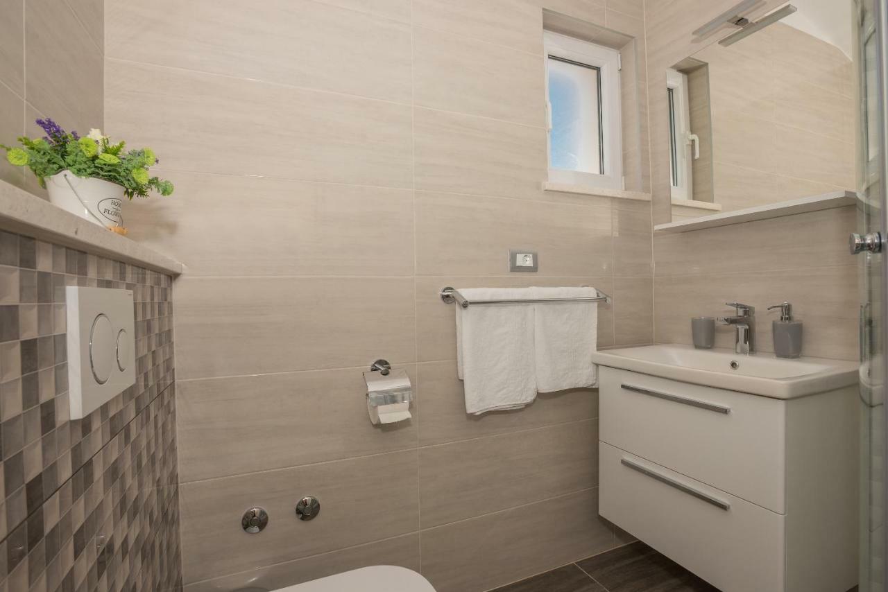 Apartmani Vujcic Makarska Exteriör bild